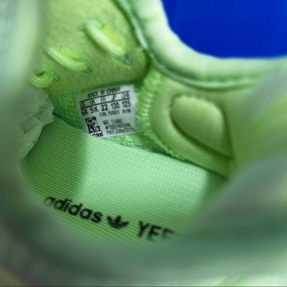 Yeezy Boost 350 V2 Infants Light green Size 6K - Picture 11 of 14
